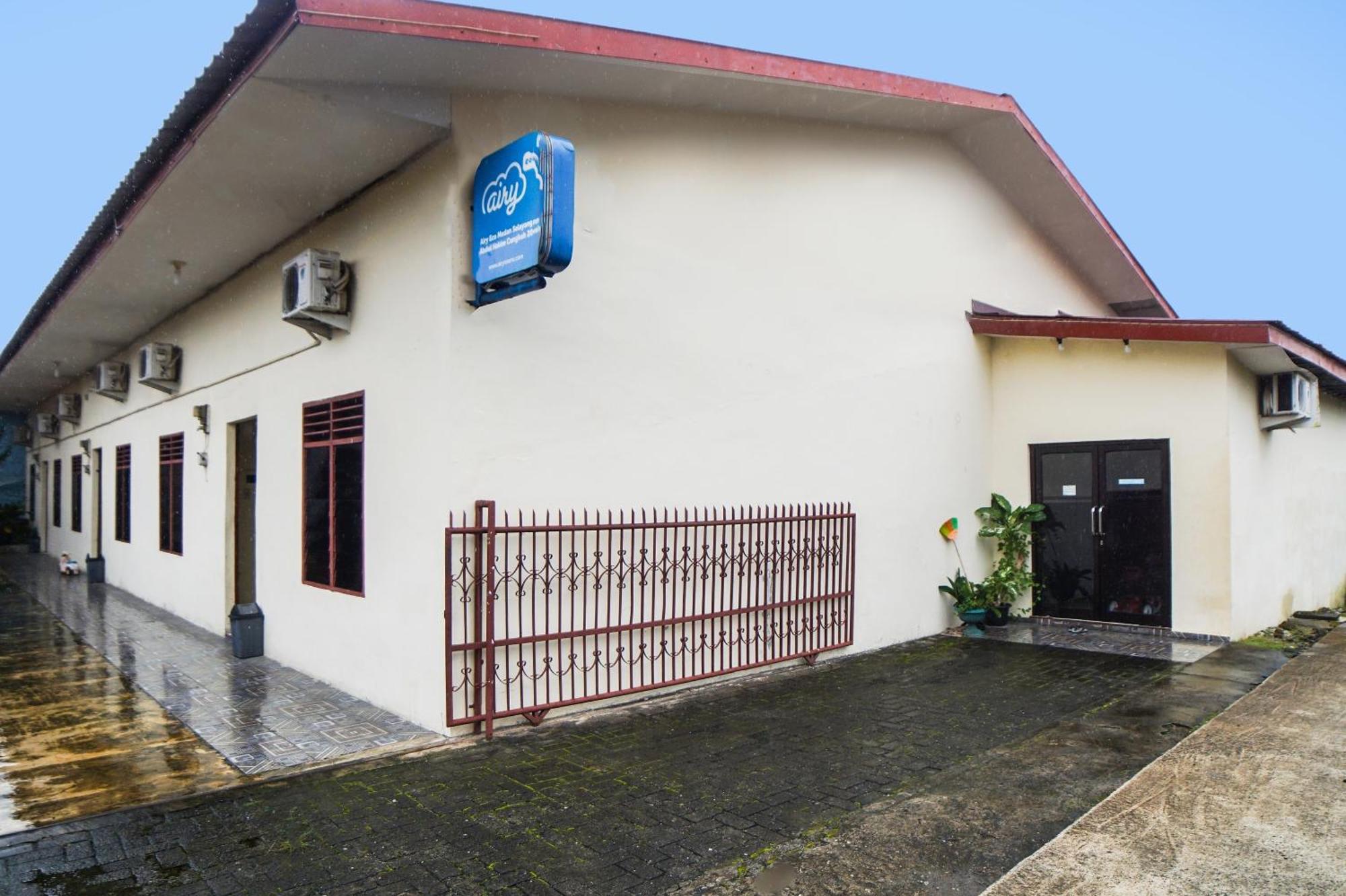 Oyo 92076 Sky Residence Cengkeh Medan Exterior foto