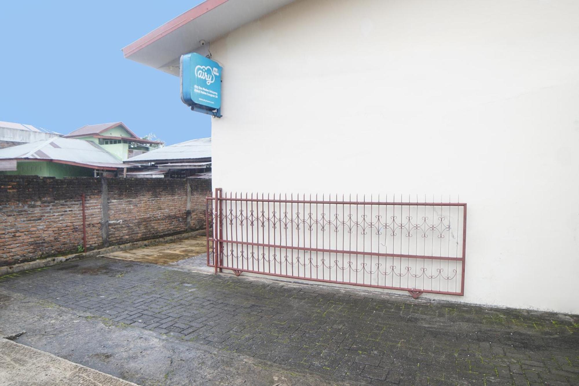 Oyo 92076 Sky Residence Cengkeh Medan Exterior foto